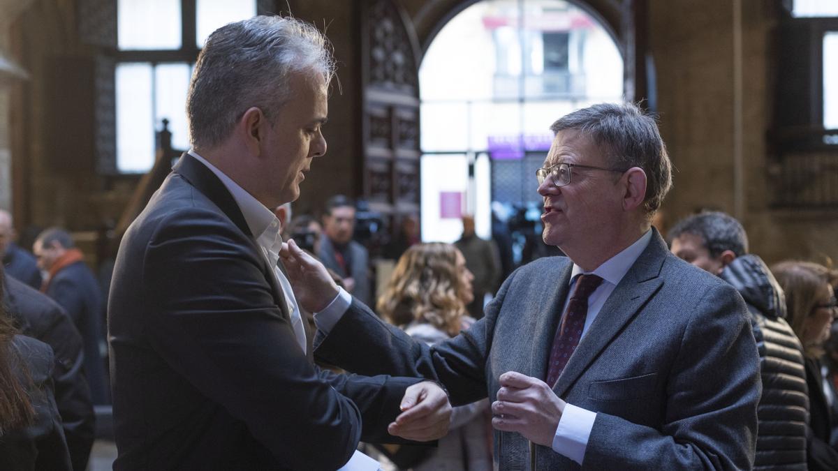 El vicepresidente segundo, Héctor Illueca, junto al jefe del Consell, Ximo Puig, este miércoles en el Palau.