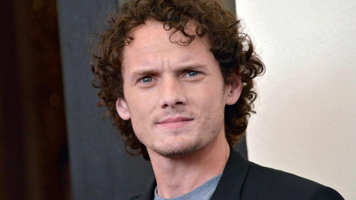 El actor ruso-estadounidense Anton Yelchin ha muerto a los 27 años al ser arrollado por su coche en la puerta de su casa.