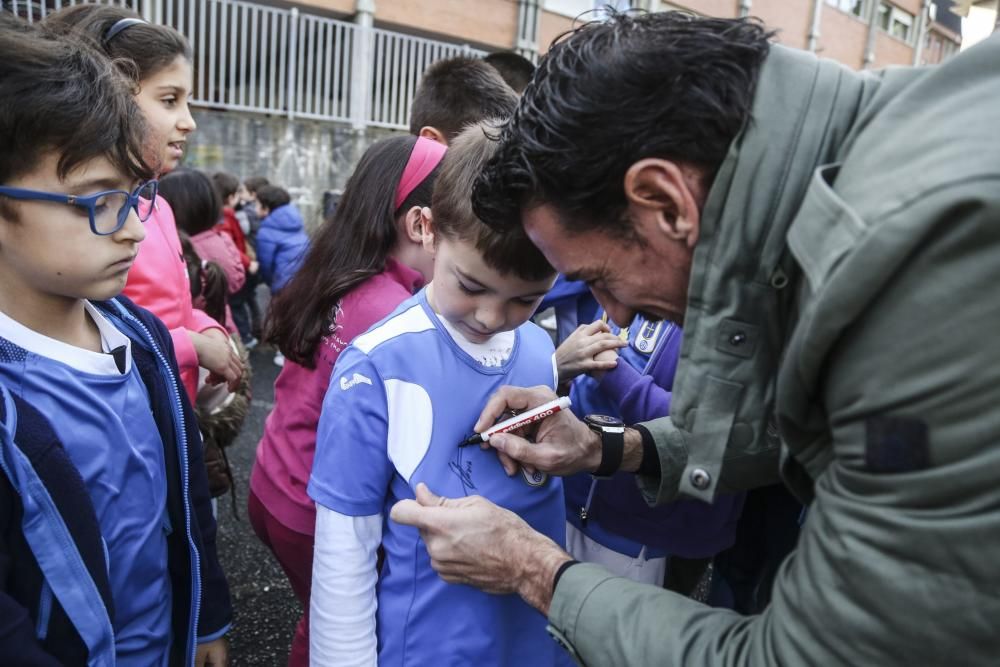 Visita de los jugadores del Real Oviedo, Toché y Héctor, al Colegio Buenavista I