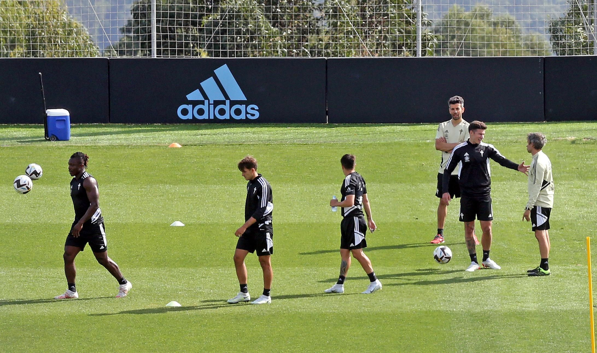 Santi Mina ya entrena de nuevo en Afouteza