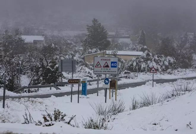 La nieve impide salir de casa en los pueblos del interior de la C. Valenciana
