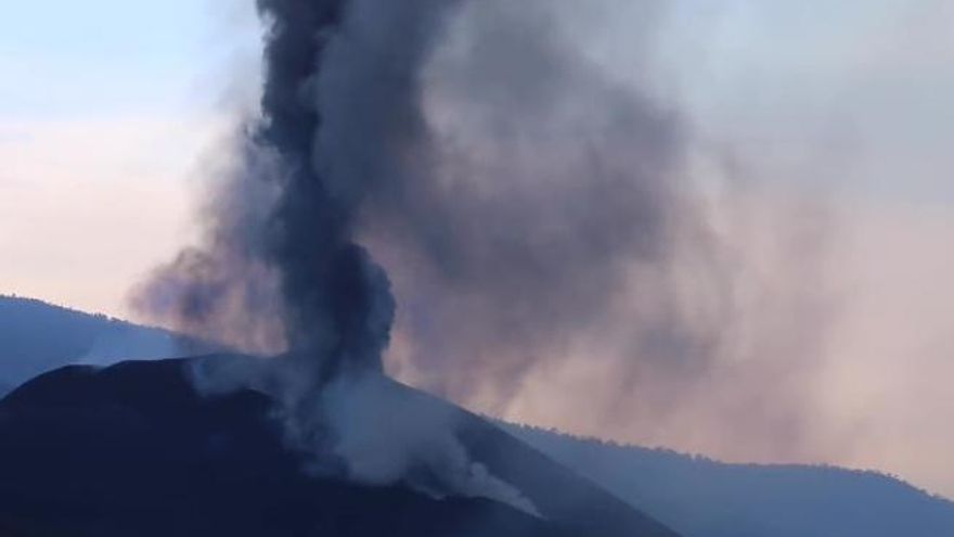 Los científicos, pendientes de si el volcán se reaviva o tiene un repunte puntual