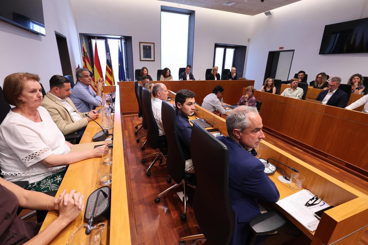 Las imágenes del pleno extraordinario del Ayuntamiento de Ibiza en Can Botino