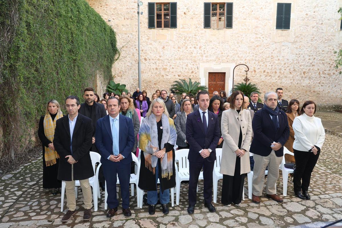 Representantes del Consell de Mallorca, en la finca de Raixa.