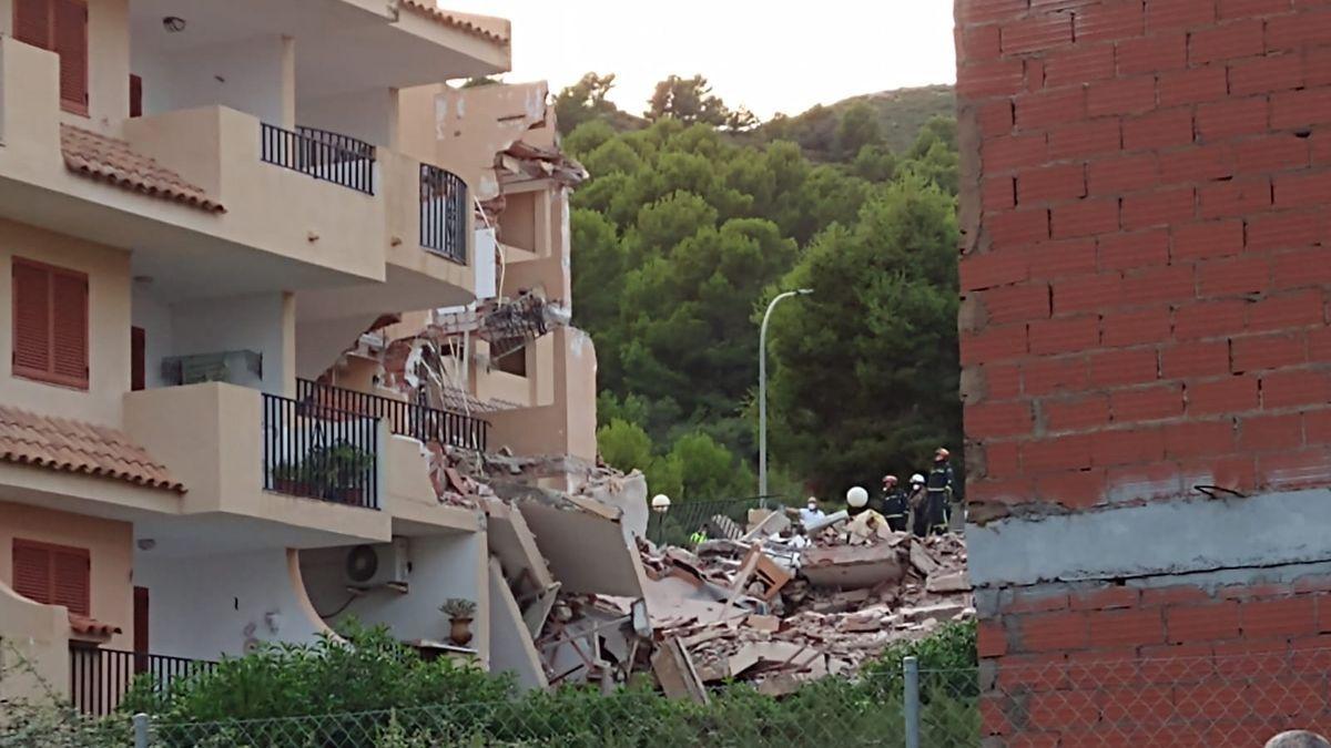 Atrapados en el derrumbe de un edificio de tres plantas en Peñíscola.