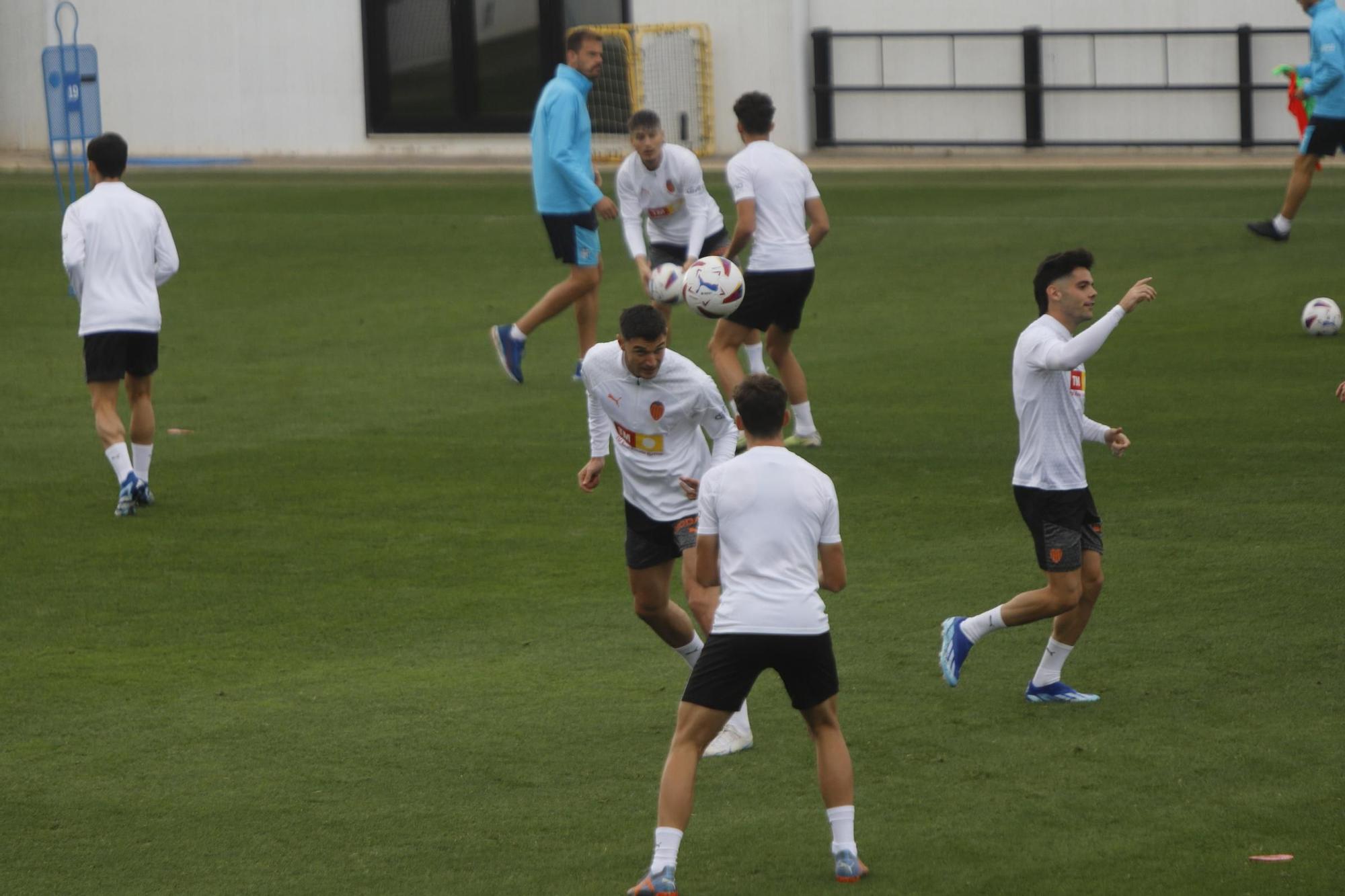 El Valencia CF se prepara para el partido de mañana frente al Cádiz