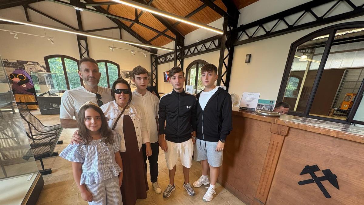 Lorena Gallardo y Rodrigo Gómez son su familia en el Ecomuseo del Valle de Samuño
