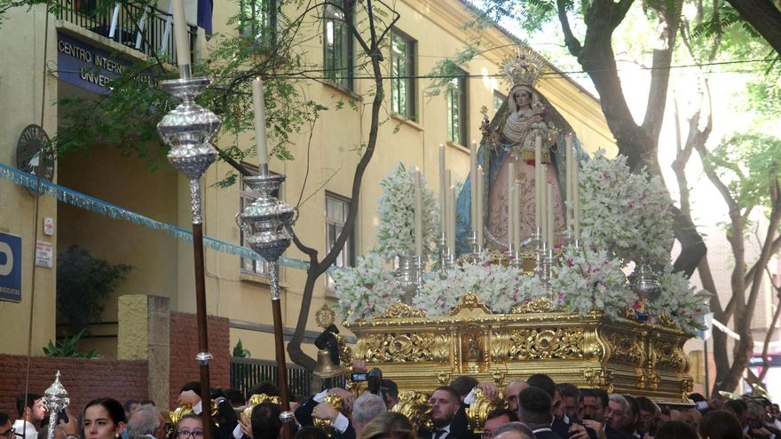 El Palo se prepara para la procesión de su patrona, la Virgen del Rosario