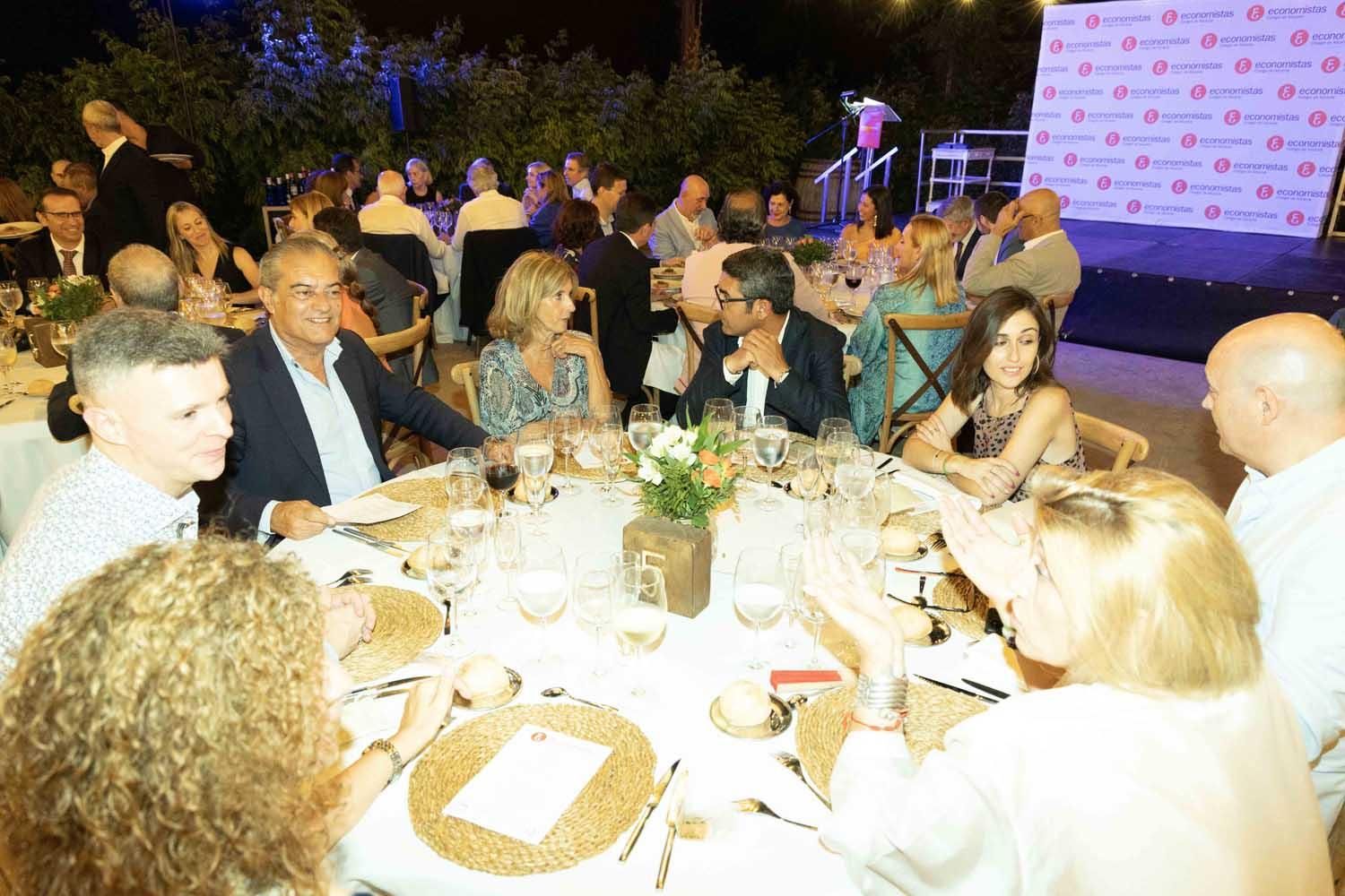 Los Economistas de Alicante celebran su cena anual en honor a su patrón