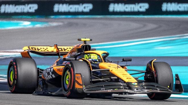 Lando Norris, al volante del McLaren en el circuito de Miami
