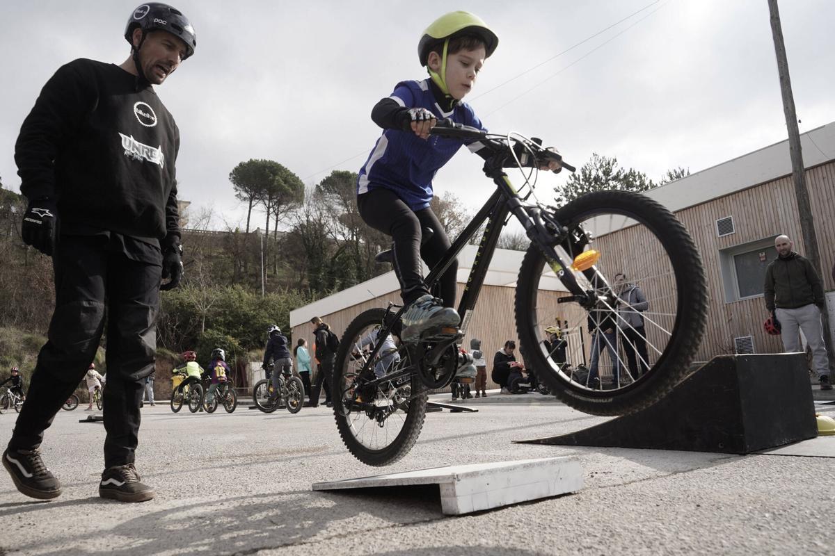 Imatge de l'acte inaugural de la nova pista de pump track de Gironella, en imatges