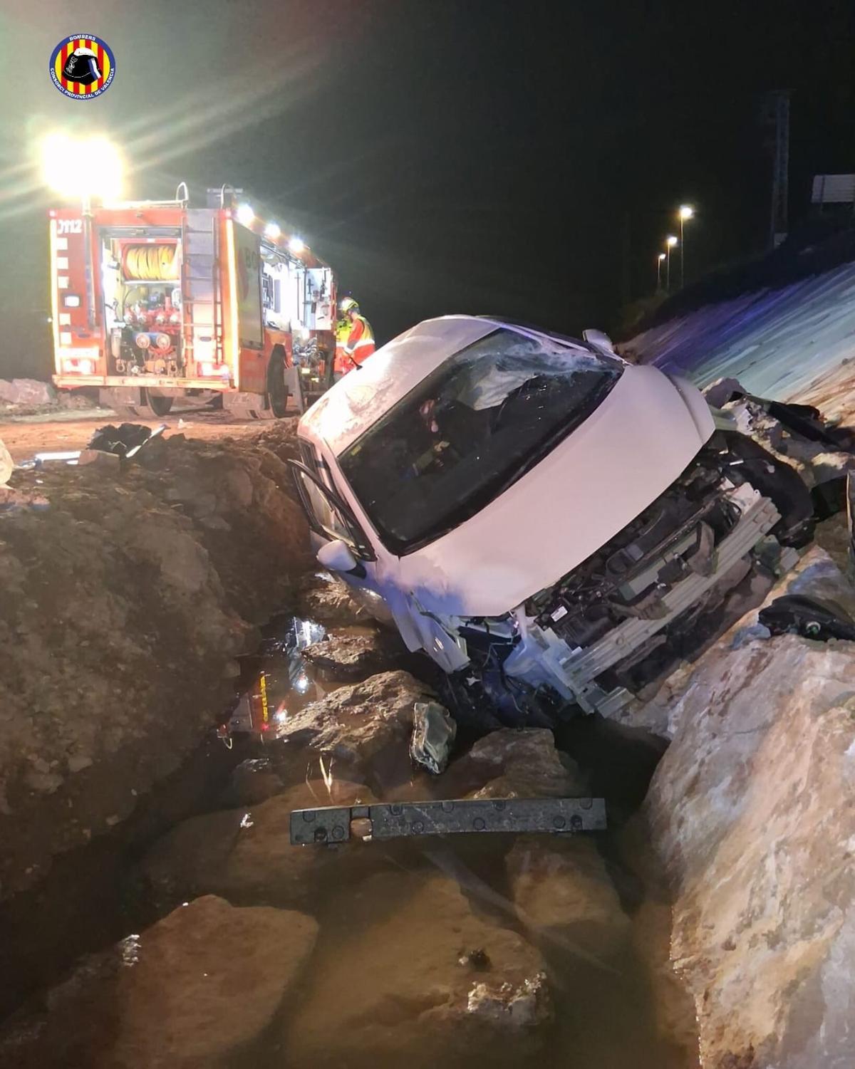 El coche en el barranco.