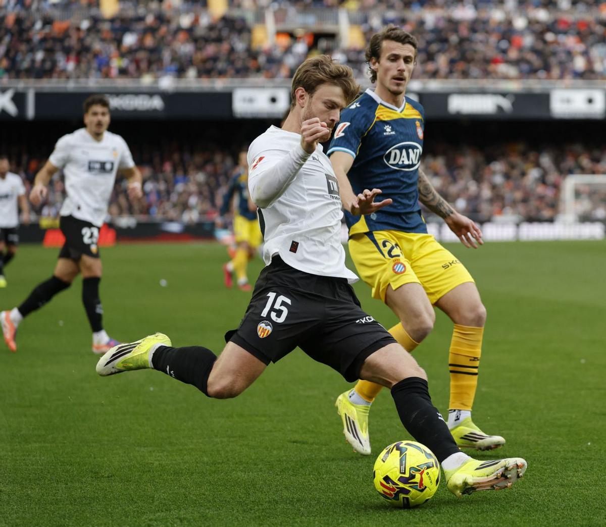 Lucas Beltrán, durante un momento del partido ante el Espanyol. | EFE/ ANA ESCOBAR
