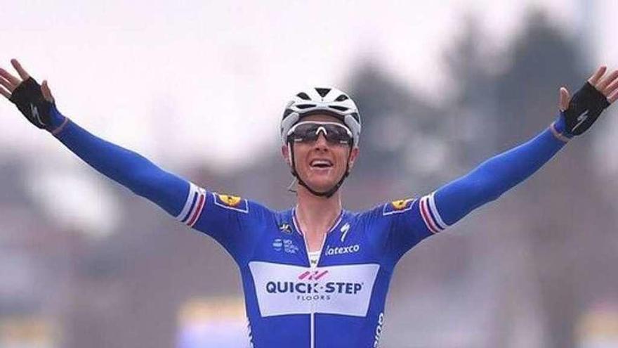 Terpstra vuela para ganar el Tour de Flandes con Gilbert de escudero