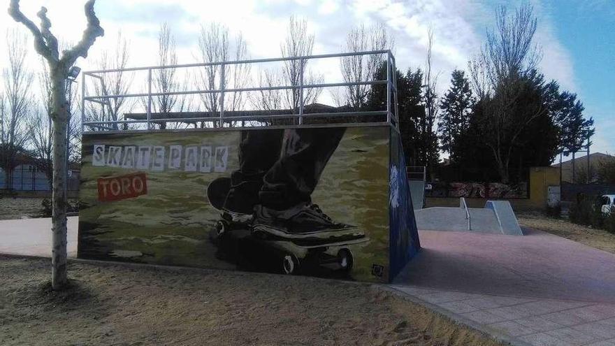 Grafitis para decorar la nueva pista de skate park