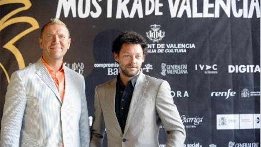 Renny Harlin y el actor Richard Coyle estrenaron &quot;5 días de agosto&quot; en la clausura.