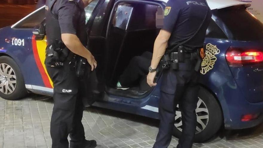 COMUNIDAD VALENCIANA.-Valencia.- Sucesos.- Detenido un hombre por intentar agredir a unos policías que acudieron a sancionar una fiesta ilegal