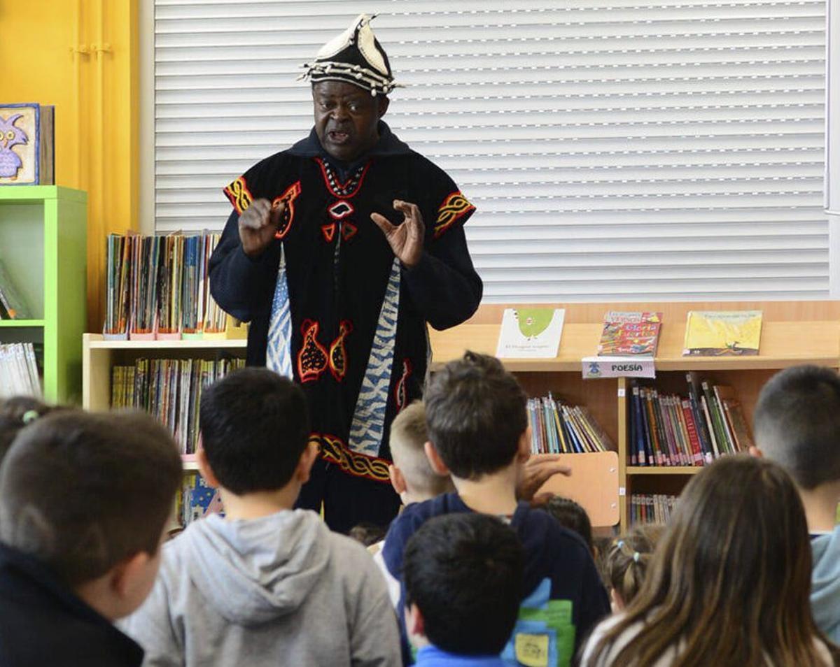 Boniface Ofogo, ayer en el colegio de Coiro.