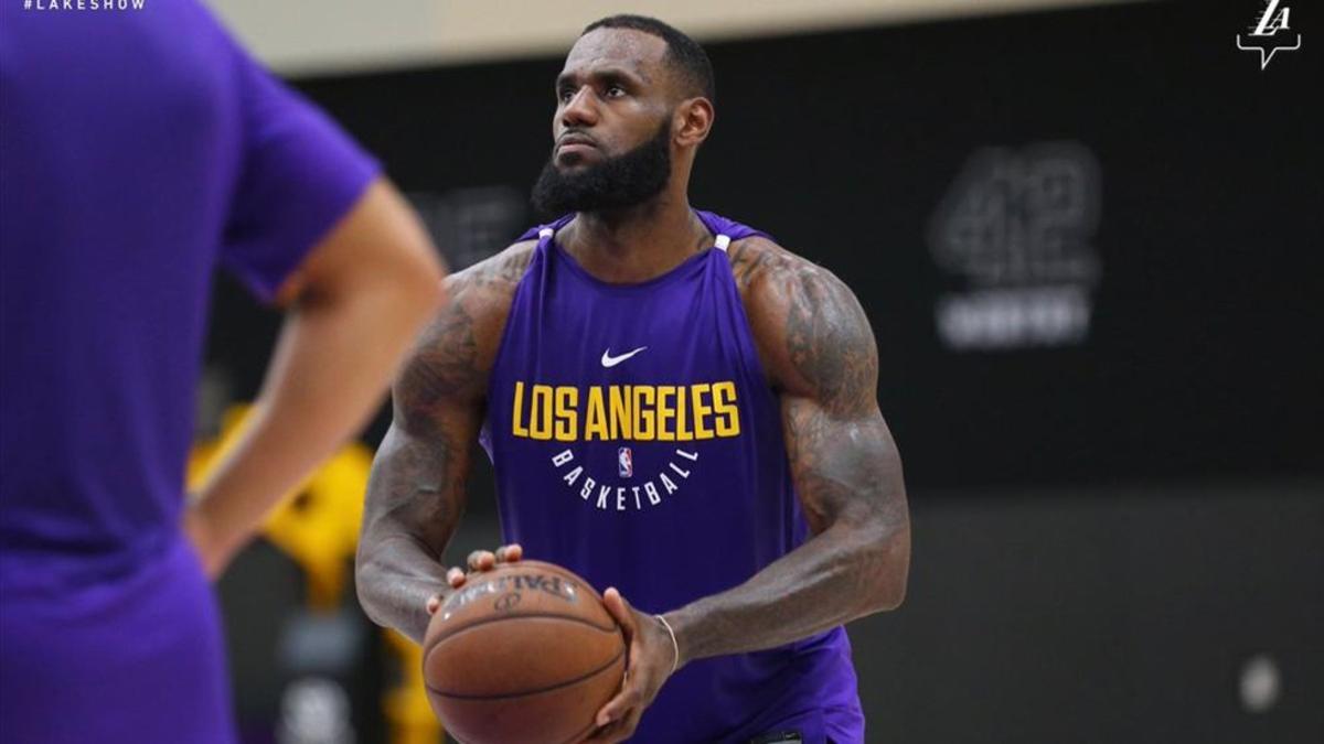 LeBron James ya trabaja con los Lakers