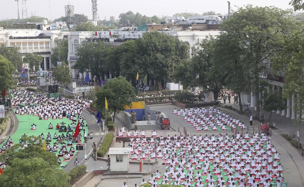 La India celebra el Día Internacional del Yoga