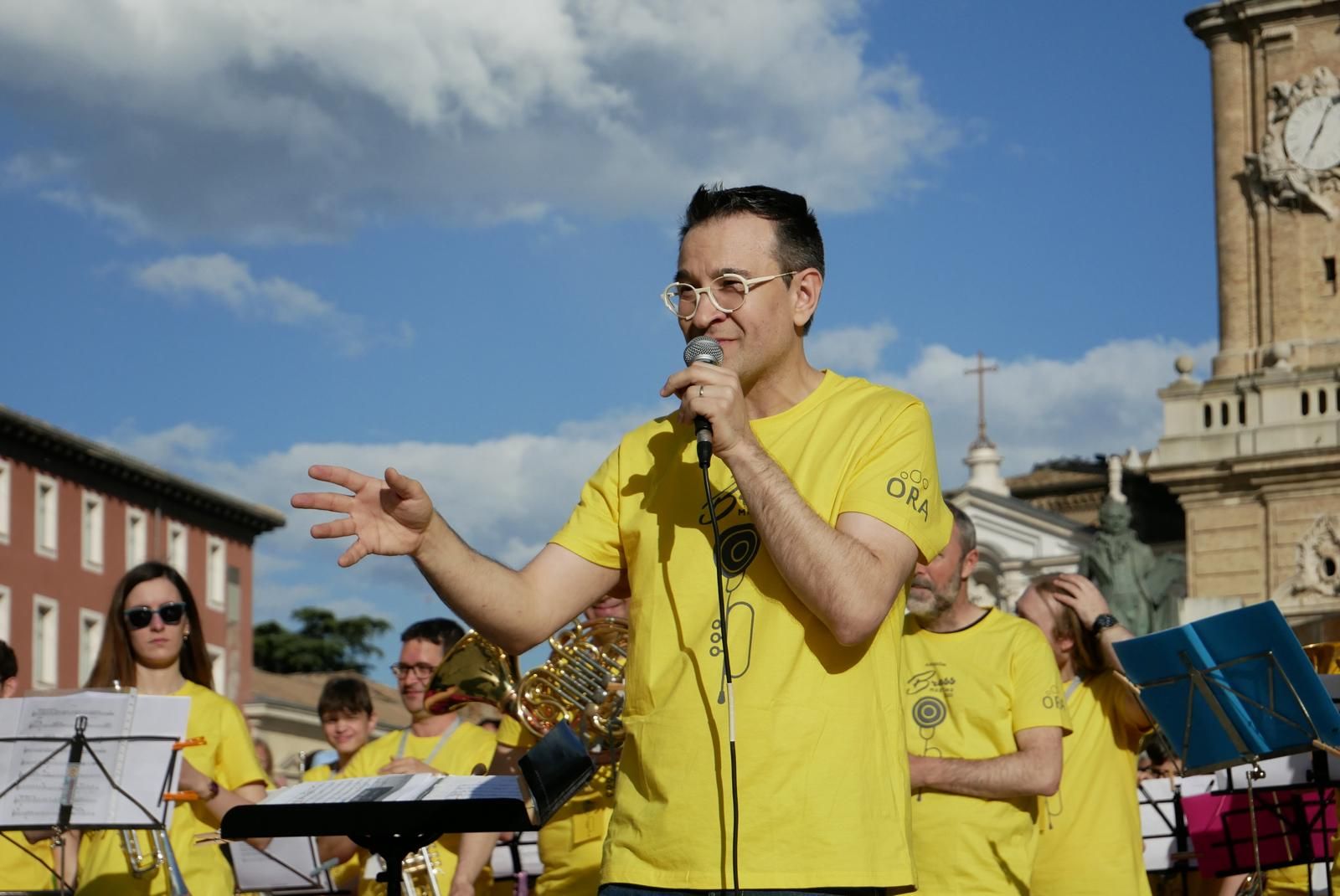 Más de 230 instrumentistas de metal tocan en la plaza del Pilar
