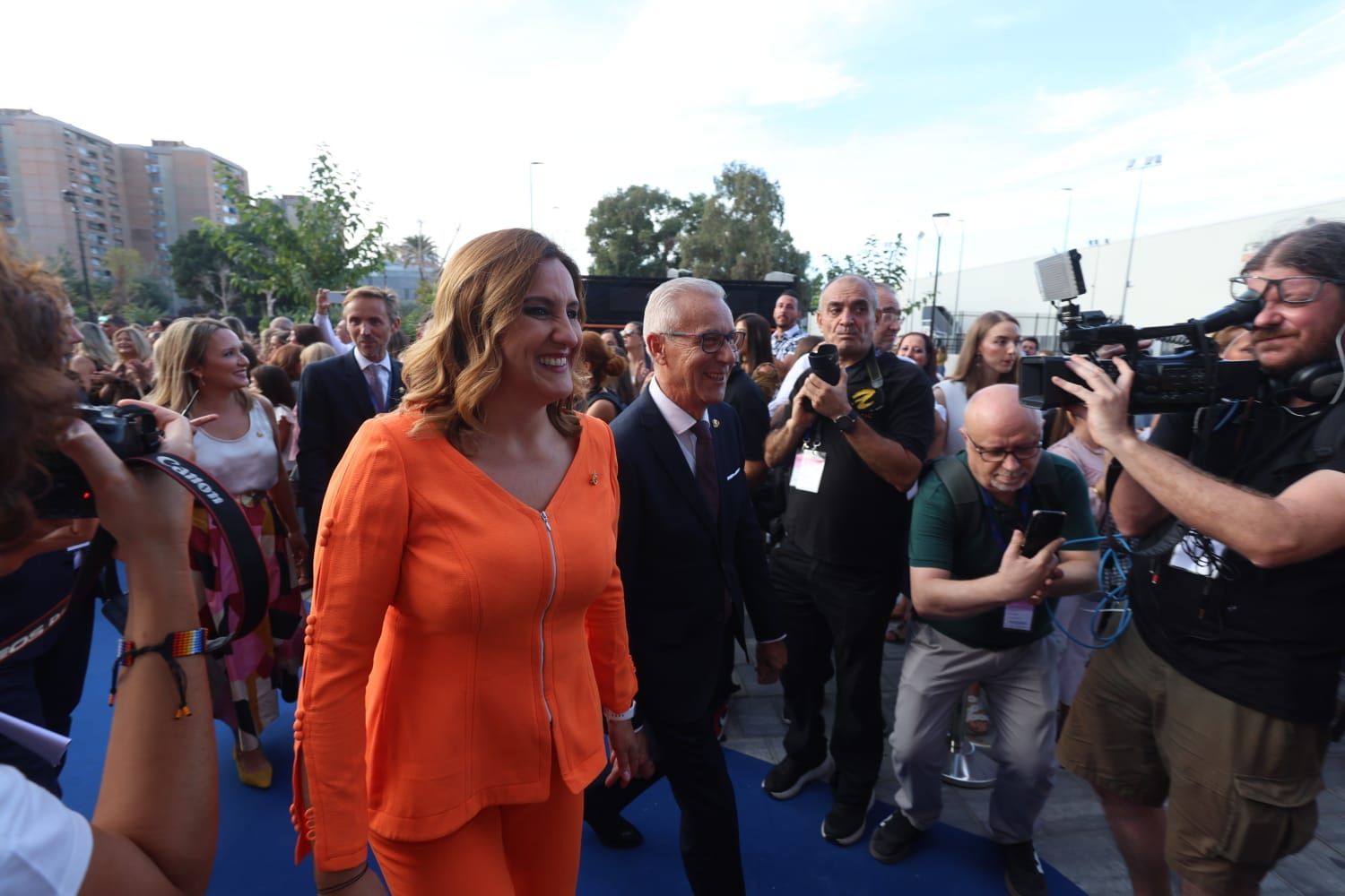 Así está el ambiente en el estreno de las fallas en el Roig Arena