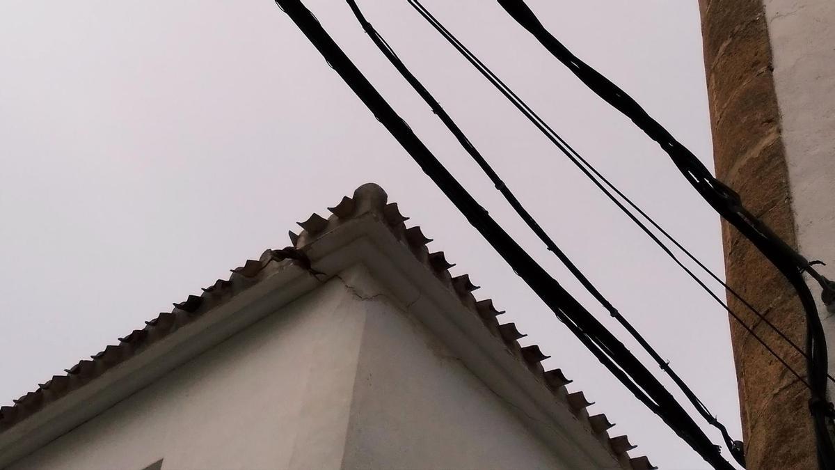 Una de las esquinas fracturada del alero.