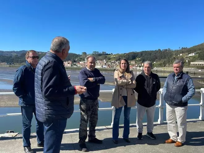 El PP exige al Principado que aborde el dragado del puerto de La Arena y que construya un dique