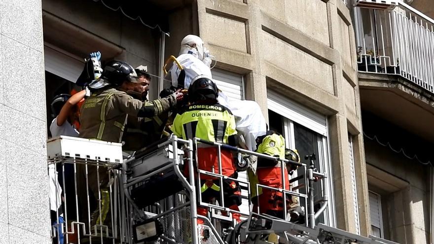 Dos heridos, uno grave, tras un derrumbamiento de una escalera en un edificio en Ourense