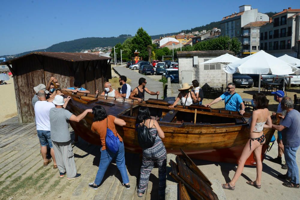 El bote polbeiro 'Vila de Bueu' vuelve a sucar las aguas después de su puesta a punto