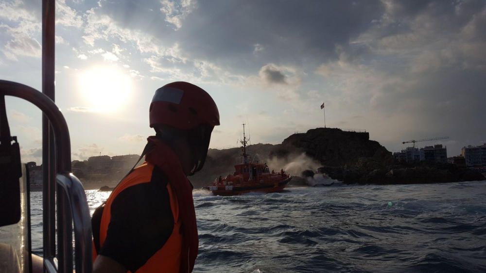 Una embarcació es crema i s'enfonsa a sa Palomera