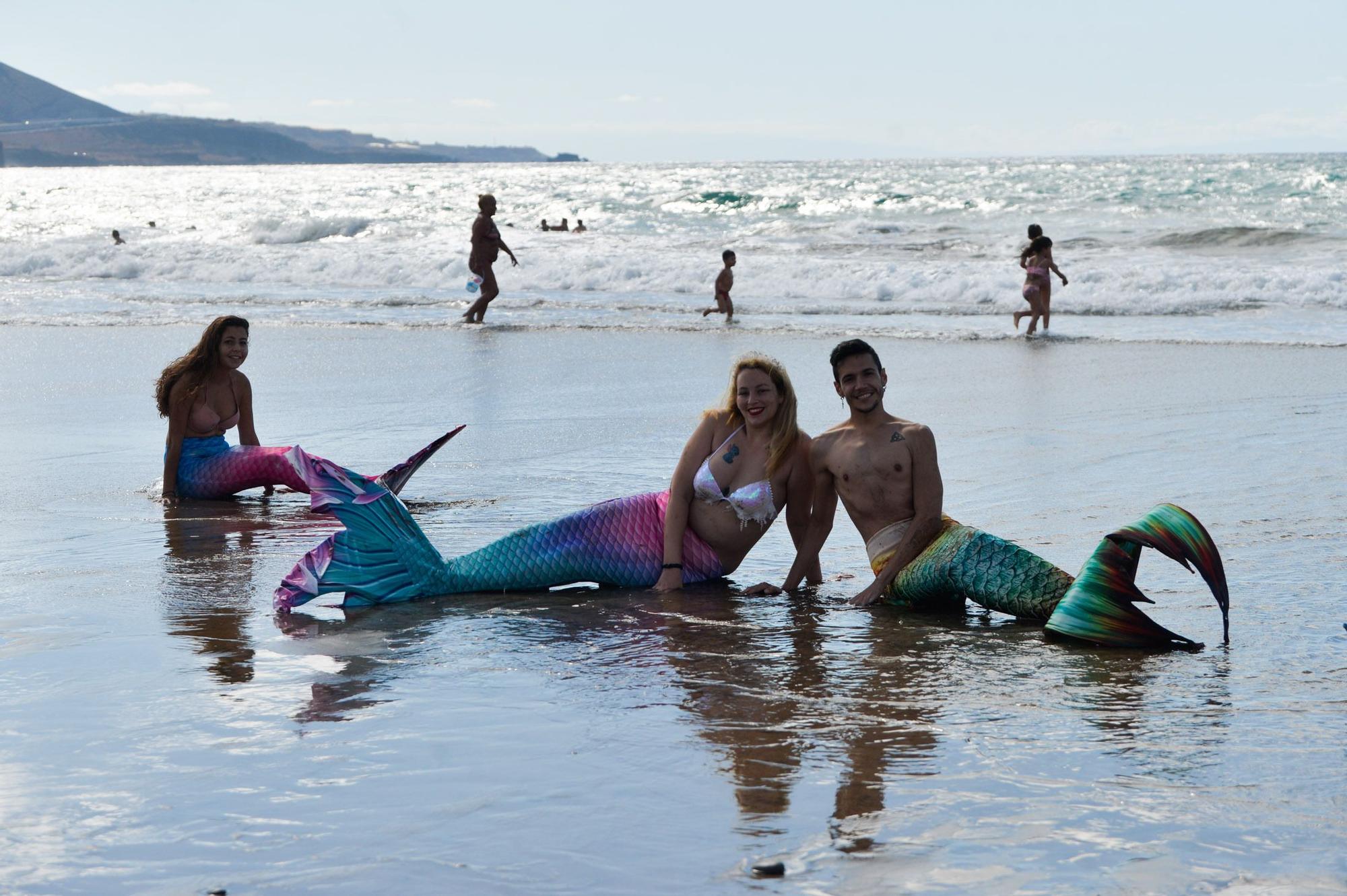 Actividades en la playa de Las Canteras de la primera escuela de sirenas y tritones de Gran Canaria (8/05/2021)