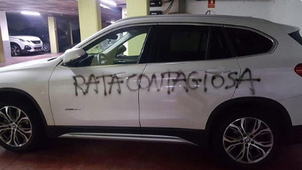 Pintada en el coche de una doctora en Barcelona en plena pandemia: "Rata contagiosa"