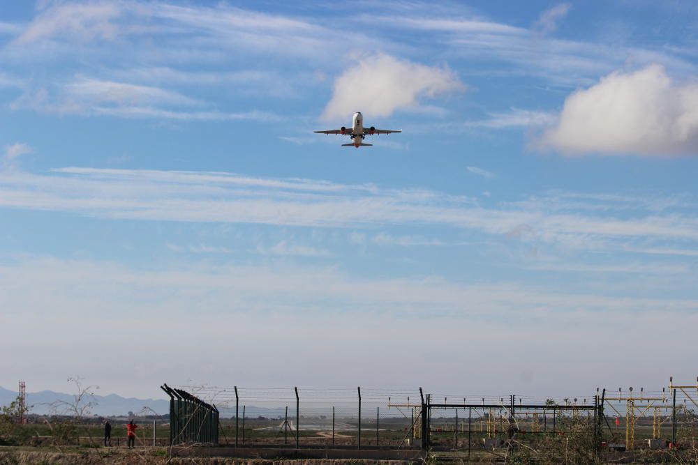 Llegada del primer avión al aeropuerto de Corvera