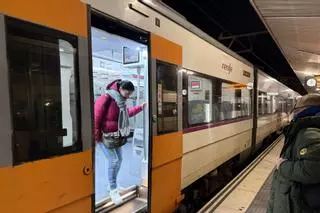 Les imatges de la represa del servei de Rodalies a Girona