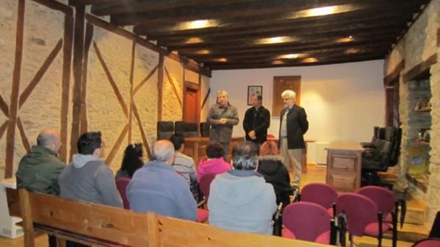 Acto oficial de la presentación del taller con la presencia de los alcaldes de Puebla, Hermisende y Lubián.