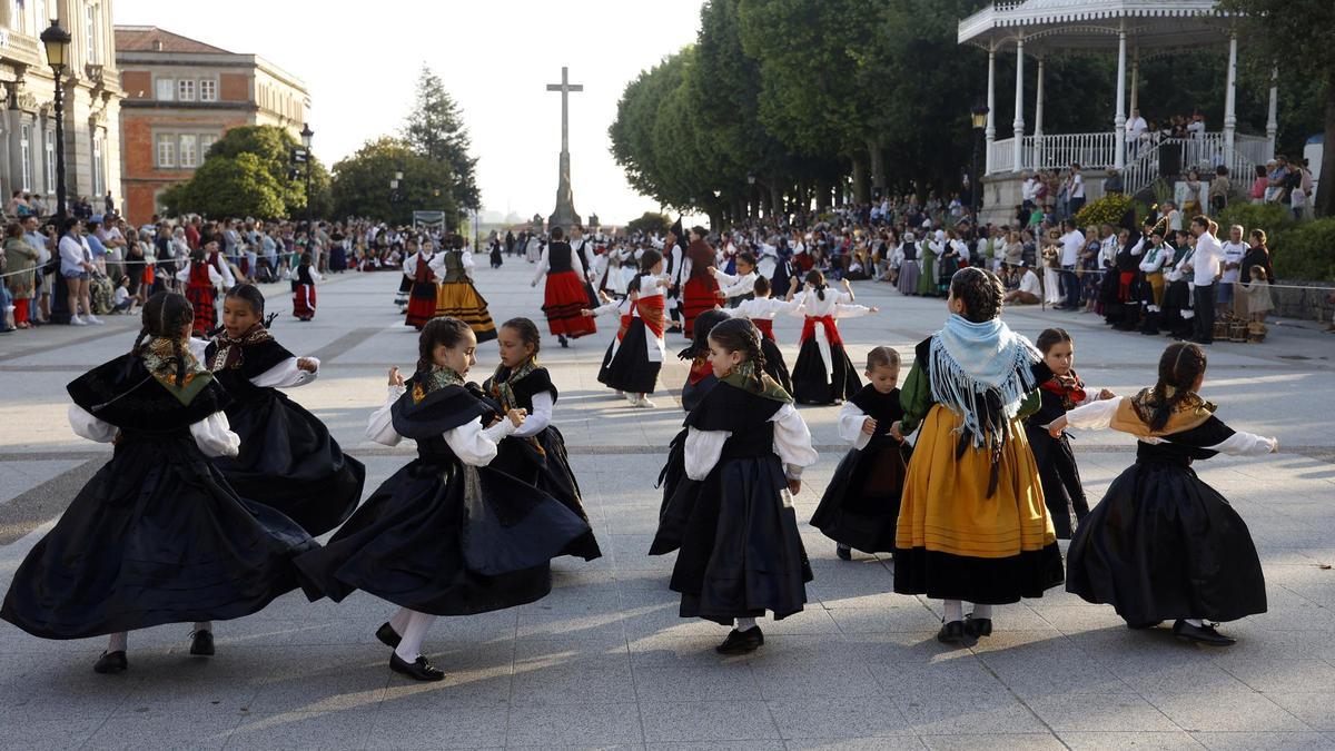 Día da Muiñeira en la Avenida de Montero Ríos de Pontevedra ayer viernes por la tarde.