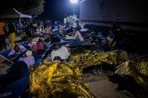 Lampedusa, el 14 de septiembre, colapsada tras la llegada de 6.000 inmigrantes en 24 horas.