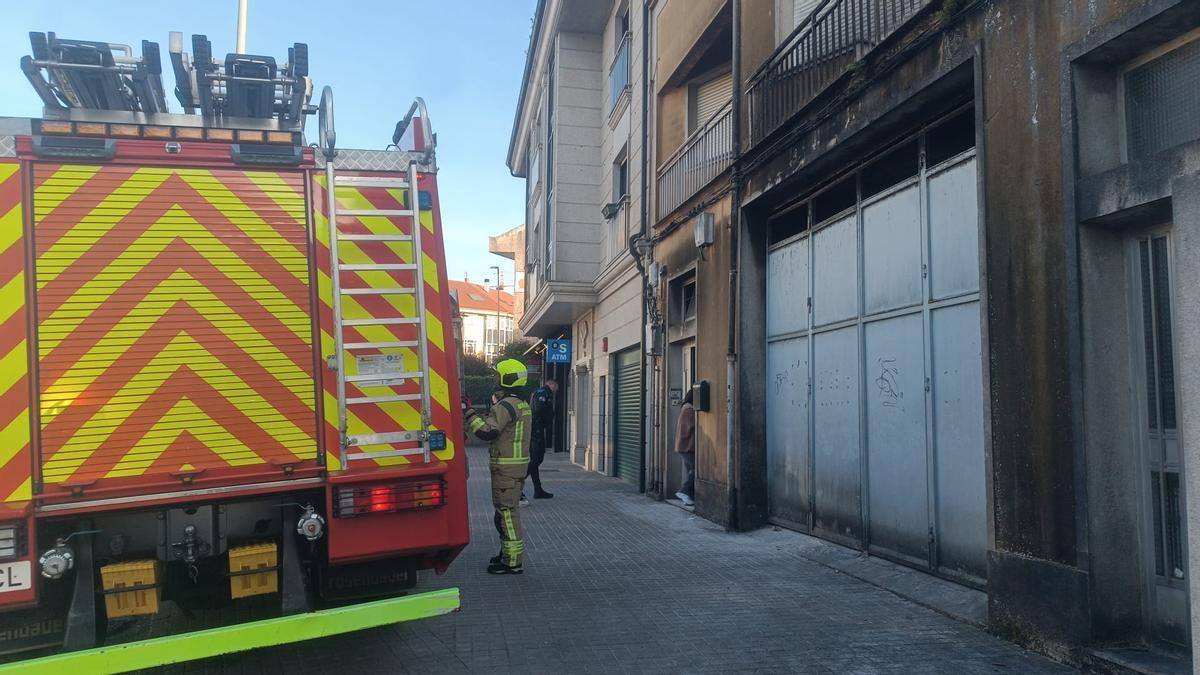 Hasta el lugar del suceso acudieron los Bomberos y la Policía Local.