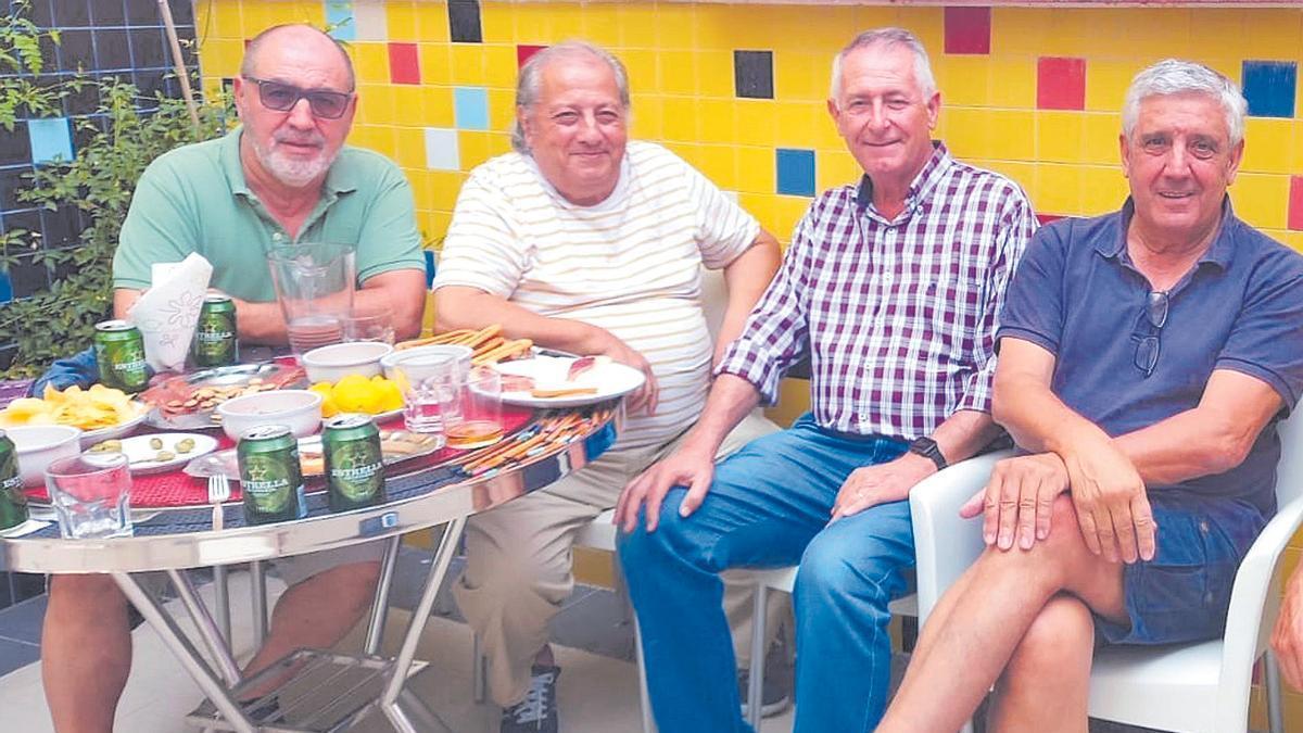 Ángel Haro, Pepe Lucas,  Miguel Massotti y Emilio Morales en una visita a la casa del artista en Cieza.
