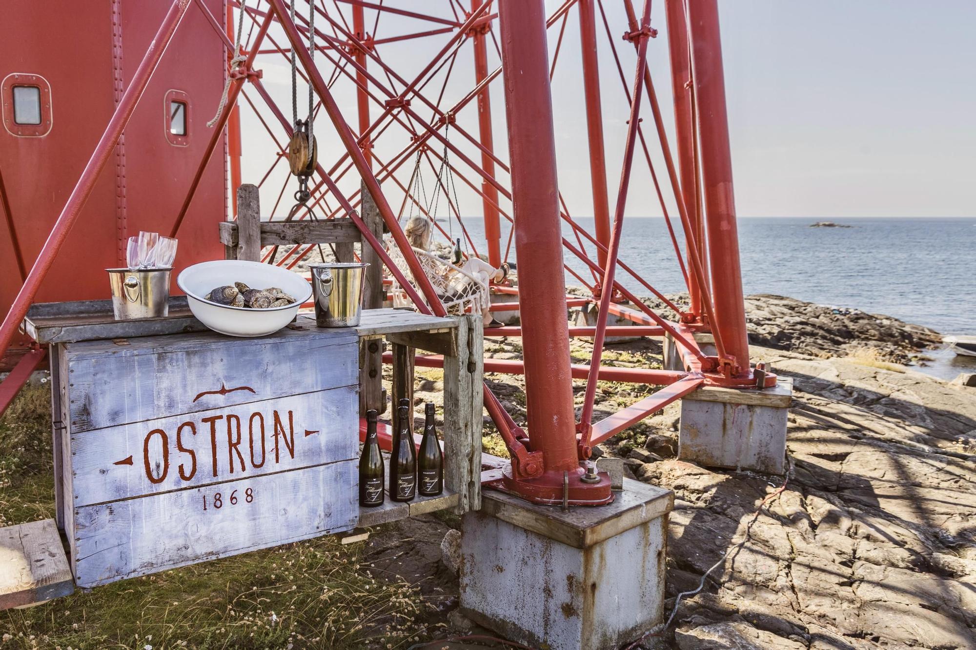 El hotel es popular por sus cenas al aire libre, con alimentos frescos del mar de la isla, como este bar de ostras..
