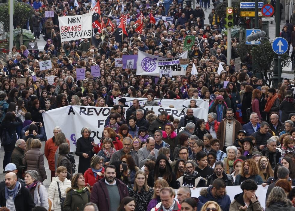 Vigo sale a la calle para clamar contra la violencia machista // R. Grobas