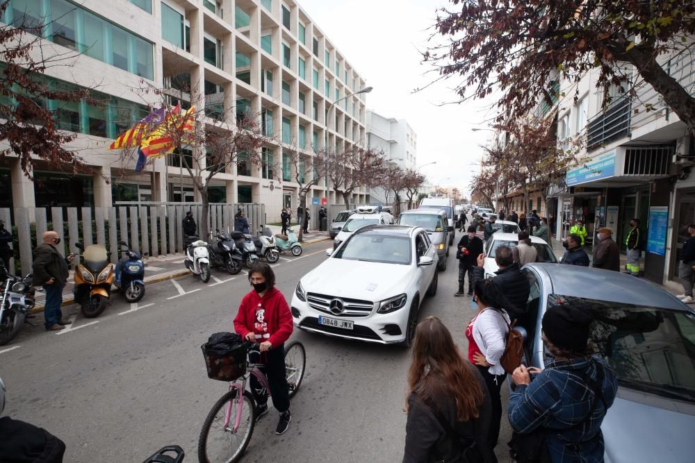 La caravana ha salido las 11 horas del ''parking'' del Pare Josep Manxarell de es Gorg, en Vila