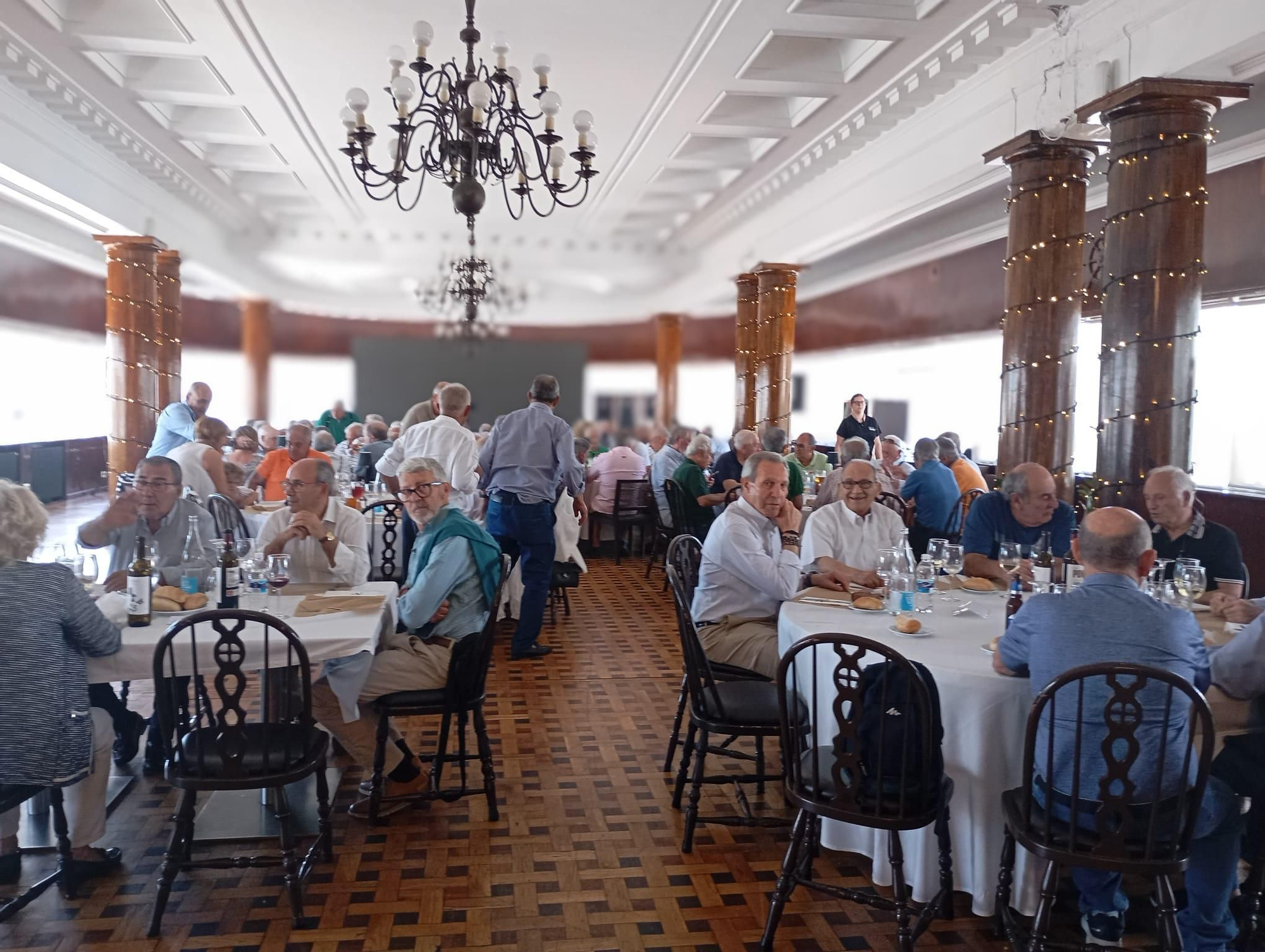 Risas y anécdotas en la comida anual de «A Morriña de Pescanova»