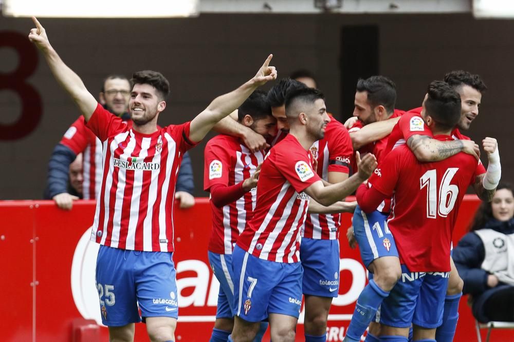 El partido entre el Real Sporting y el Numancia, en imágenes