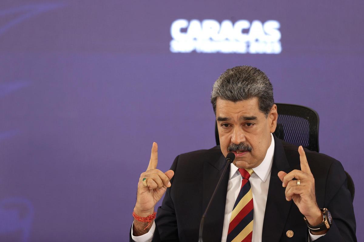 Nicolás Maduro dice que si Venezuela fuera agredida "pasaría a una etapa de lucha armada".