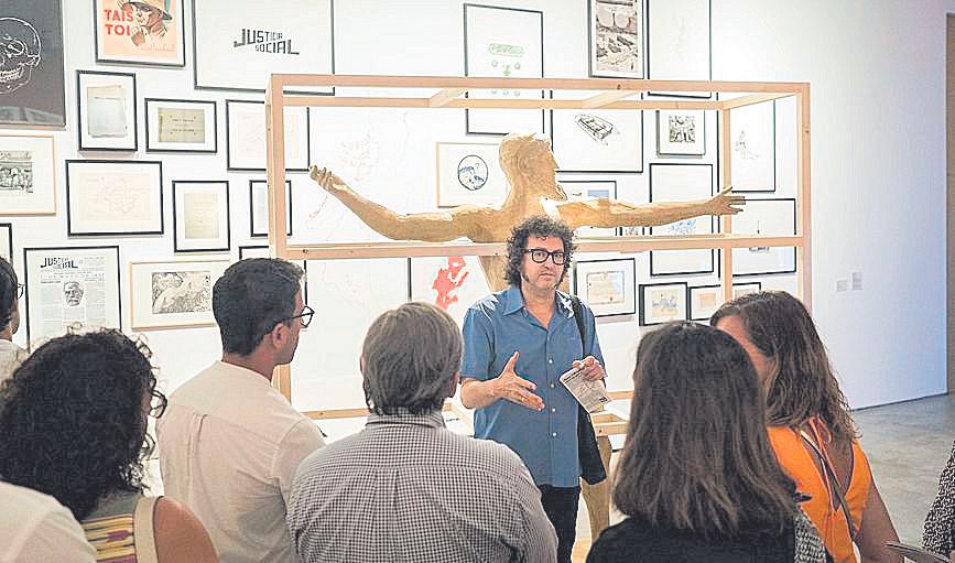 Daniel García Andújar, hablando de su ‘Patente de corso’ en Es Baluard.