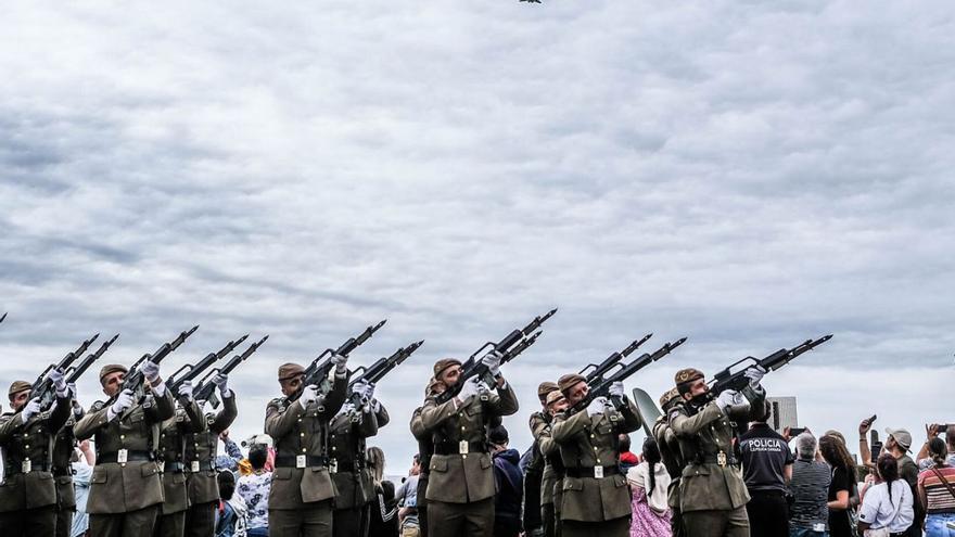 El Ejército se reencuentra con la sociedad isleña tras la pandemia