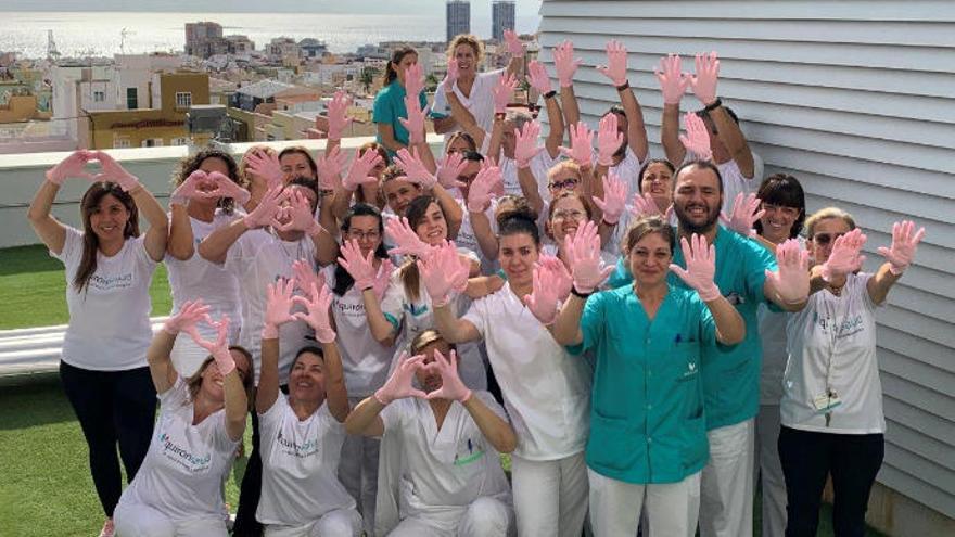 Quirónsalud Tenerife y Quirónsalud Costa Adeje visibilizan la lucha contra el cáncer de mama.