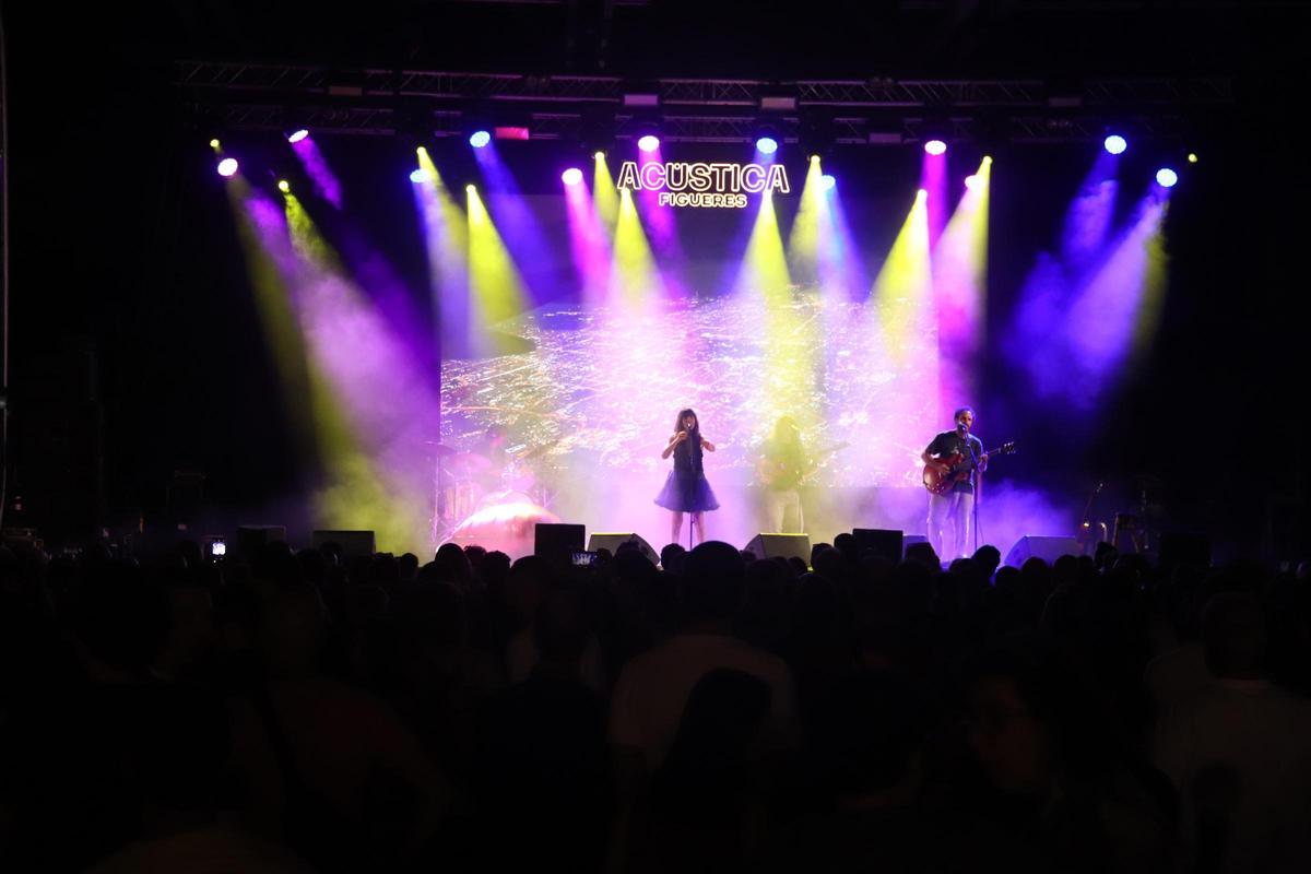 La Fúmiga omple la Rambla de Figueres en l'últim concert amb entrada lliure abans del seu comiat